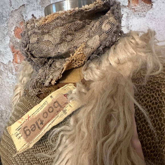 1 LEFT // distressed lace mega bandanas - Picture 4 of 17